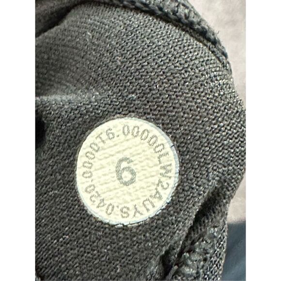 Lululemon Energy Bra Long Line Black  size 6    W2AUYS.    A801 - Picture 5 of 5